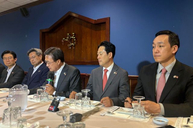 미국을 방문 중인 장동혁 국민의힘 대표가 15일(현지 시간) 워싱턴DC 인근 한 식당에서 특파원 간담회를 하고 있다. [사진제공=뉴시스]