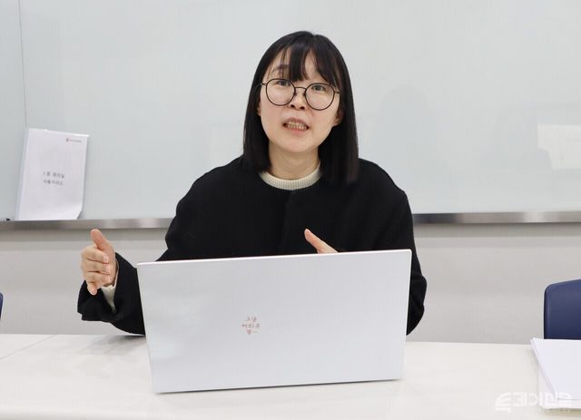 세이브더칠드런 아동권리정책팀 강미정 팀장이 본보와 인터뷰를 진행하고 있다.&nbsp;ⓒ투데이신문<br>