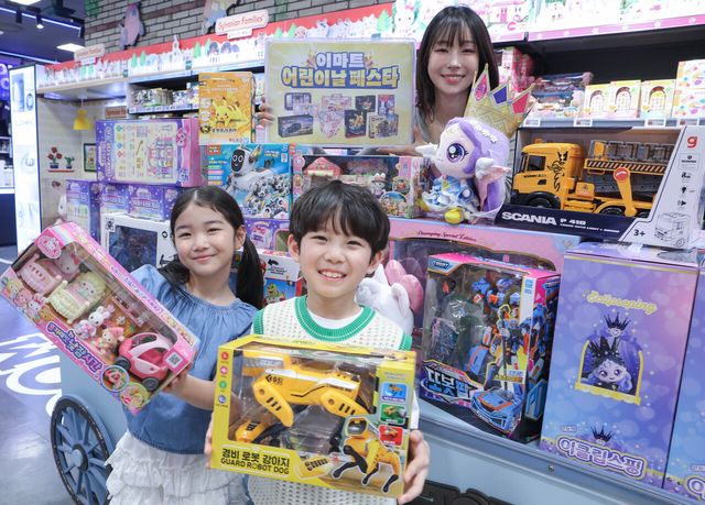 이마트가 5월 5일까지 ‘어린이날 페스타’를 열고 인기 상품을 최대 80% 할인 판매한다. [사진=이마트]