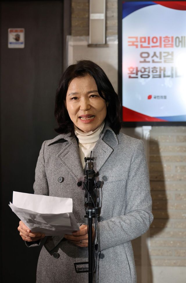 지방선거 국민의힘 대구시장 후보 공천 경선에서 컷오프 된 이진숙 전 방송통신위원회 위원장이 지난 3월 24일 오후 서울 여의도 국민의힘 중앙당사 로비에서 기자회견을 하고 있다. [사진제공=뉴시스]