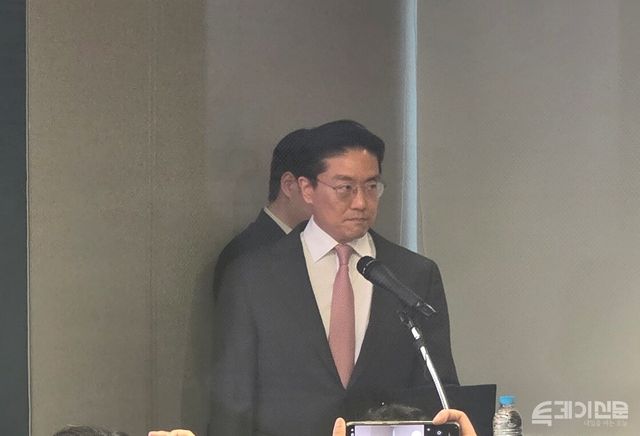 삼천당제약 전인석 대표. 삼천당제약은 6일 서울 삼천당제약 본사에서 기자간담회를 열고 최근 논란인 전인석 대표의 블록딜 계획 취소를 알리고, 현재 회사가 진행 중인 프로젝트를 설명했다.&nbsp;&nbsp;