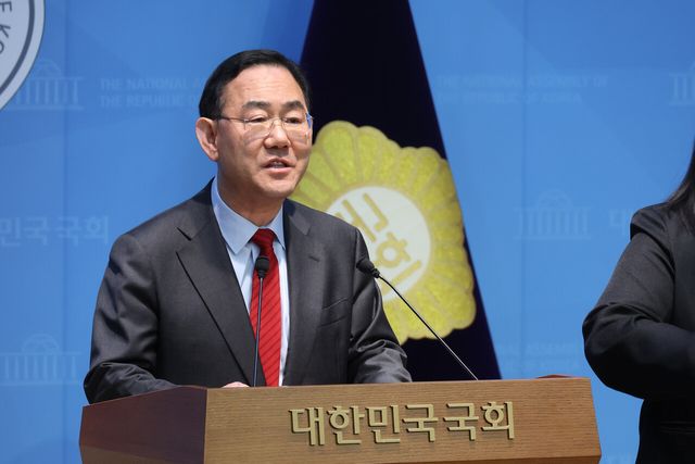 주호영 국민의힘 의원이 8일 서울 여의도 국회 소통관에서 기자회견을 하고 있다. [사진제공=뉴시스]<br>