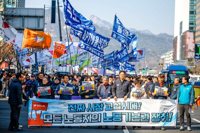 지난달 10일 서울 종로구 세종대로에서 진행된 민주노총 투쟁 선포대회 현장 모습. [사진제공=뉴시스]<br>
