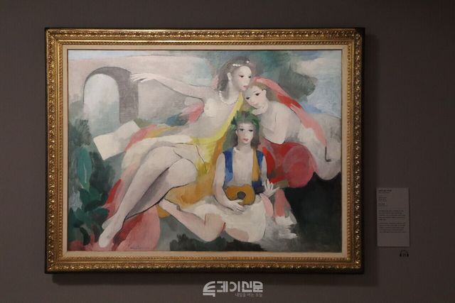 <마리 로랑생 회고전 : 무지개 위의 춤>에 전시된 마리 로랑생의 10년 대작 <세 명의 젊은 여인들> 작품 사진&nbsp;©투데이신문