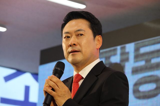 장동혁 국민의힘 대표가 지난 9일 충남 천안시 백석동 김태흠 충남도지사 후보 선거사무소 개소식에 참석해 축사를 하고 있다. [사진제공=뉴시스]&nbsp;<br>