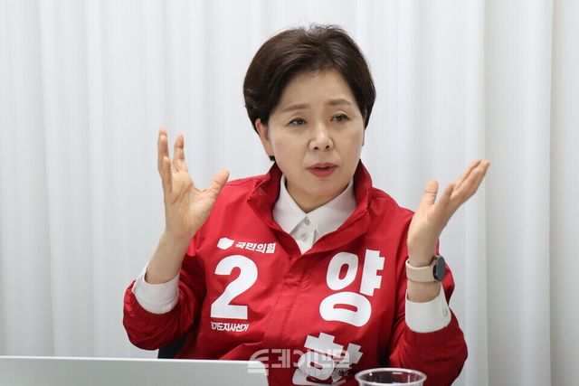 양향자 국민의힘 경기도지사 후보가 ‘청년이 묻다’ 인터뷰에서 청년 기자단의 질문에 답하고 있다. ⓒ투데이신문<br>