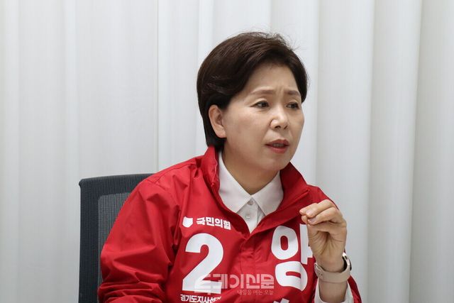 양향자 국민의힘 경기도지사 후보가 ‘청년이 묻다’ 인터뷰에서 청년 기자단의 질문에 답하고 있다. ⓒ투데이신문<br>