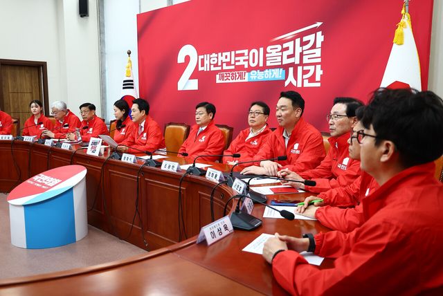 장동혁 국민의힘 대표가 15일 서울 여의도 국회에서 열린 국민의힘 중앙선거대책위원회의에서 발언하고 있다. [사진제공=뉴시스]