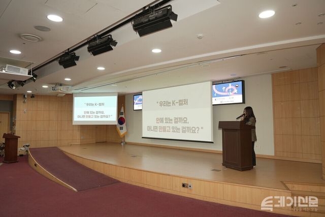 20일 오후 2시 서울 여의도 국회의원회관 제2소회의실에서 열린 제9회 청년플러스포럼에서&nbsp;박시현 서포터즈가&nbsp;청년의 시선으로 본 K-컬처의 새로운 가능성을 주제로 발표를 진행하고 있다.&nbsp;ⓒ투데이신문<br>