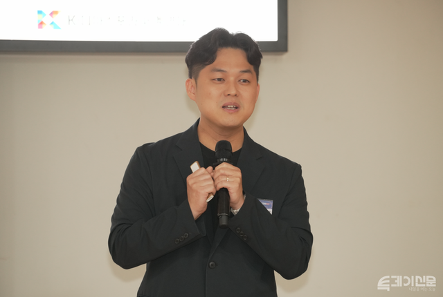 20일 오후 2시 ‘K-컬처, 청년의 미래를 디자인하다’를 주제로 진행된 제9회 청년플러스포럼에서 한국관광공사 성장관광벤처 괜찮아마을 홍동우 대표가 발표하고 있다. ⓒ투데이신문