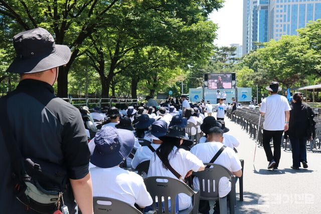 매드프라이드 페스티벌 무대가 보이는 전경.&nbsp;ⓒ투데이신문<br>