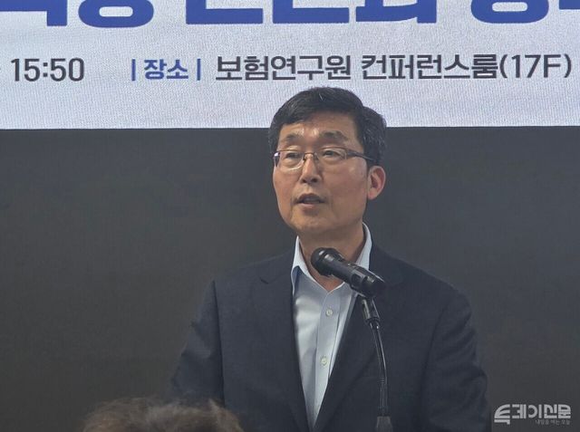 발언 중인 김헌수 보험연구원장 ⓒ투데이신문