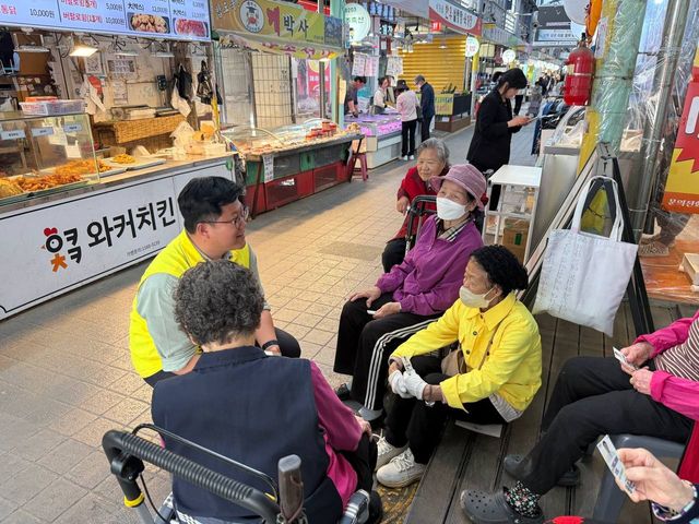서울 관악구의원 라선거구(조원동·신사동·미성동)에 출마한 정의당 왕복근 후보. [사진제공 =왕복근 후보 캠프]&nbsp;<br>