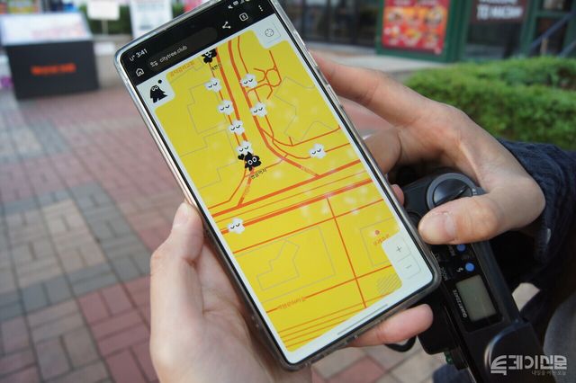 빵집 옆에 나무를 배정받아 '빵을 먹자'라고 이름을 지은 참가자의 화면 ⓒ투데이신문