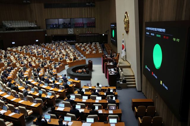 지난 3월 31일 서울 여의도 국회에서 진행된 본회의에서 스토킹범죄의 처벌 등에 관한 법률 일부개정법률안(대안)이 통과되고 있는 현장. [사진제공=뉴시스]