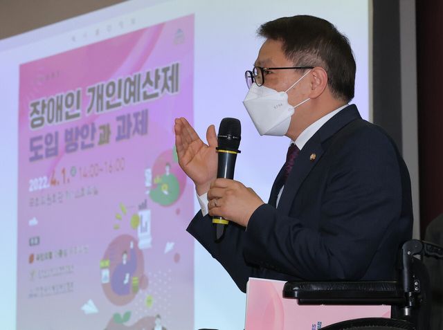 이종성 국민의힘 의원이 1일 서울 여의도 국회의원회관에서 열린 ‘장애인 개인예산제 도입 방안과 과제’ 토론회에서 환영사를 하고 있다. (공동취재사진) 2022.04.01. photo@newsis.com