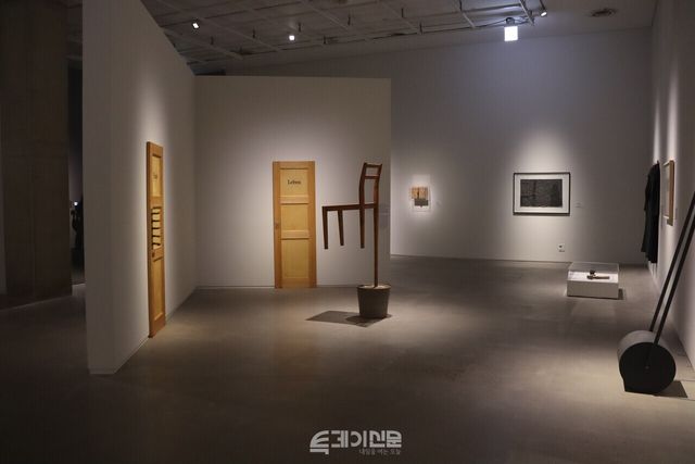 오는 19일 국립현대미술관 서울에서 열리는 <이것은 개념미술이 (아니)다> 전시 전경. 이번 전시는 1970~90년대 한국 현대미술에서 나타난 ‘시각’에서 ‘언어와 개념’으로의 전환을 조명한다. ©투데이신문