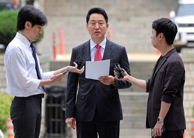 지난 17일 여론조사비 대납 의혹을 받고 있는 오세훈 서울시장이 1서울 서초구 서울중앙지방법원에서 진행되는 결심공판에 출석하고 있다. [사진제공=뉴시스]