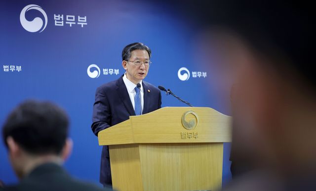 법무부 정성호 장관이 지난 3월 3일 경기도 과천시 정부과천청사에서 2030 이민정책 미래전략에 대해 발언하고 있다. [사진제공=뉴시스]