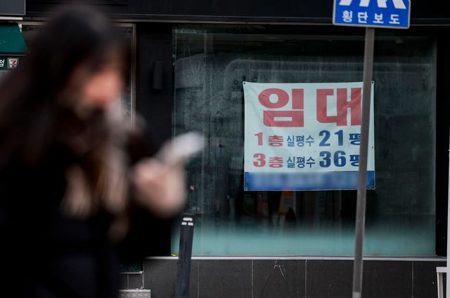 내수 침체의 여파로 자영업자 수가 IMF 이후로 최저 수준을 기록했다. 두 달 새 폐업한 자영업자는 20만명에 달한다.&nbsp;