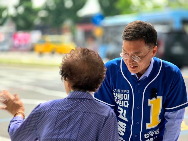 31년 만에 민주당 소속으로 강릉시장 선거에서 승리한 김중남 당선인. [사진 출처=김중남 페이스북]