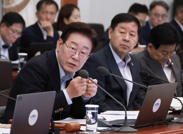 이재명 대통령이 23일 청와대에서 열린 국무회의 겸 비상경제점검회의에서 발언하고 있다. [사진제공=뉴시스]