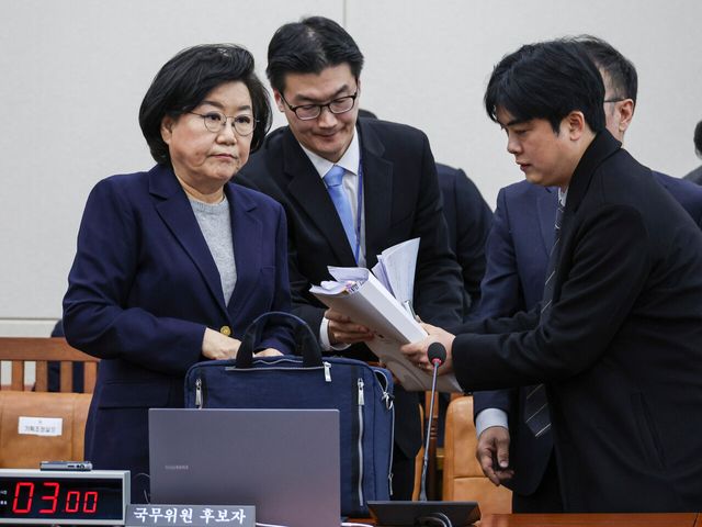이혜훈 기획예산처 장관 후보자가 지난 1월 23일 오전 서울 여의도 국회 재정경제기획위원회 전체회의에서 열린 인사청문회에서 정회 후 자리를 떠나고 있다. [사진제공=뉴시스/공동취재단]