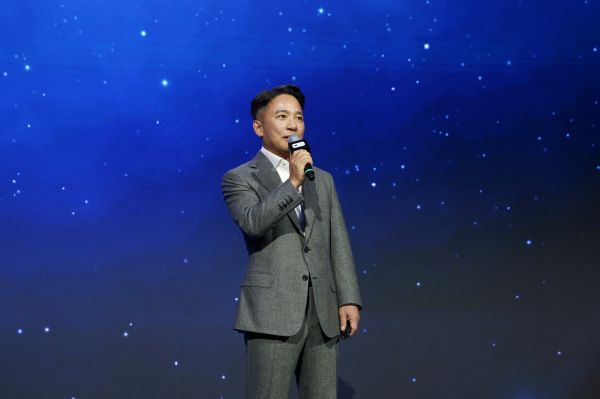 2025년 지스타 무대에서 발언하고 있는 엔씨 김택진 대표. [사진=엔씨]<br>