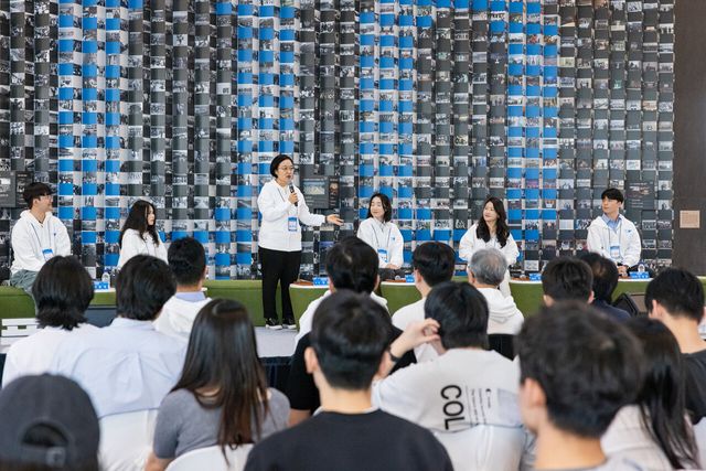 한성숙 중소벤처기업부 장관이 5월 13일 서울 동작구 중앙대학교에서 열린 '2026 모두의 창업 캠퍼스투어 토크콘서트'에서 인사말을 하고 있다. [사진제공=뉴시스/중소벤처기업부]