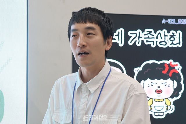 슈퍼웍스컴퍼니·커스텀빌리지 전진우 대표가 투데이신문과 인터뷰하고 있다.&nbsp;©투데이신문