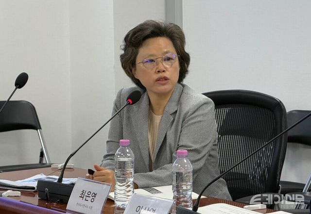 14일 서울 여의도 국회의원회관에서 열린 ‘서민 주거 안정 해법 모색을 위한 정책 토론회-전월세 시장 불안, 어떻게 해결할 것인가’ 토론회에서 한국도시연구소 최은영 소장이 발제를 진행하고 있다. ⓒ투데이신문