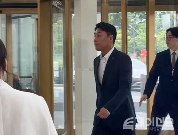 롯데쇼핑 백화점사업부 정현석 대표이사 부사장이 VCM 회의에 참석하고 있다. ⓒ투데이신문
