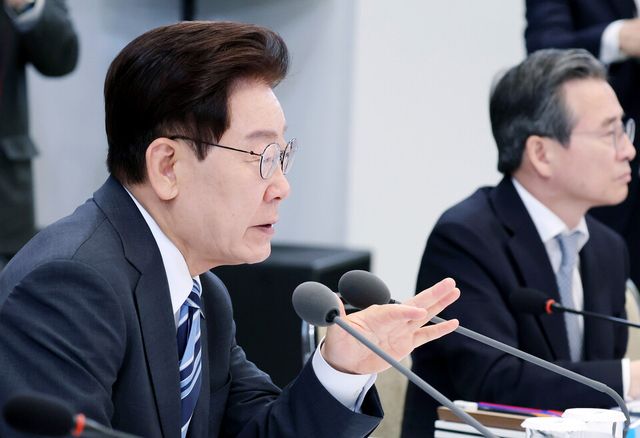 이재명 대통령이 15일 청와대 영빈관에서 열린 ‘삶으로 체감하는 대체불가 대한민국-국민과 함께하는 두 번째 업무보고’에서 발언하고 있다. [사진=뉴시스]