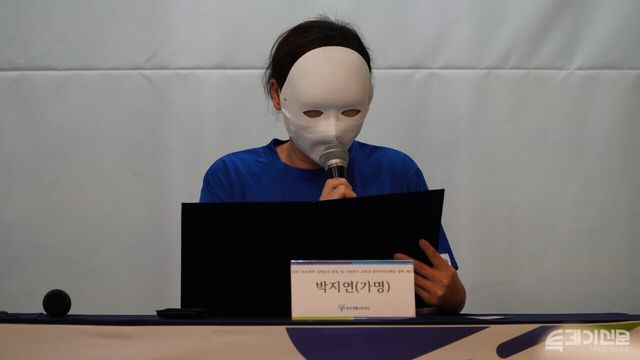 BTF푸른나무재단이 지난 5월 19일 서울 서초구 재단 본부에서 진행한 ‘2026 학교폭력 실태조사 발표 및 제9회 전국동시지방선거 교육감·지방자치단체장 후보 정책 제안’ 기자회견에서 학교폭력 피해학생 어머니 박지연(가명)씨가 발언하고 있다. ⓒ투데이신문