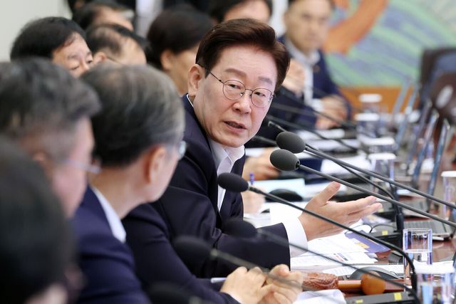 이재명 대통령이 지난 14일 청와대에서 열린 국무회의에서 발언하고 있다. [사진제공=뉴시스]
