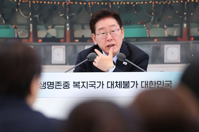 이재명 대통령이 16일 청와대 영빈관에서 열린 '삶으로 체감하는 대체불가 대한민국-국민과 함께하는 두 번째 업무보고'에서 발언을 하고 있다. [사진제공=뉴시스/청와대통신사진기자단]