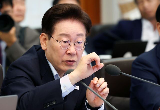 이재명 대통령이 지난 21일 청와대에서 진행된 국무회의에 참석해 있다. [사진제공=뉴시스]