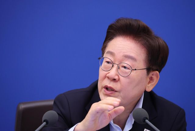 이재명 대통령이 21일 청와대에서 열린 국무회의에서 발언하고 있다.(청와대통신사진기자단) 2026.07.21.<br>