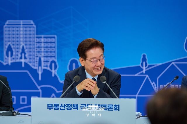 이재명 대통령이 23일 서울 여의도 KBS 별관에서 열린 부동산정책 국민 대토론회에서 발언하고 있다.&nbsp; [사진=청와대]