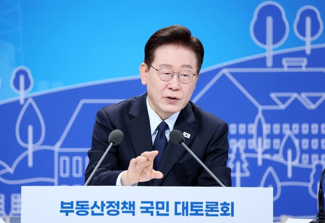 이재명 대통령이 23일 서울 여의도 KBS 별관 공개홀에서 진행된 ‘부동산정책 국민 대토론회’에서 모두발언하고 하고 있다. [사진제공=뉴시스]