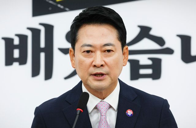장동혁 국민의힘 대표가 29일 오전 서울 여의도 국회에서 조정식 국회의장의 개헌 발언 관련 기자회견을 하고 있다.<br>