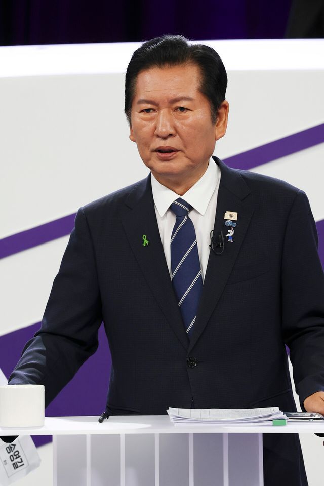 정청래 더불어민주당 당대표 후보가 29일 서울 마포구 MBC에서 열린 당대표 후보자 방송토론회에서 발언하고 있다. [사진제공=뉴시스]