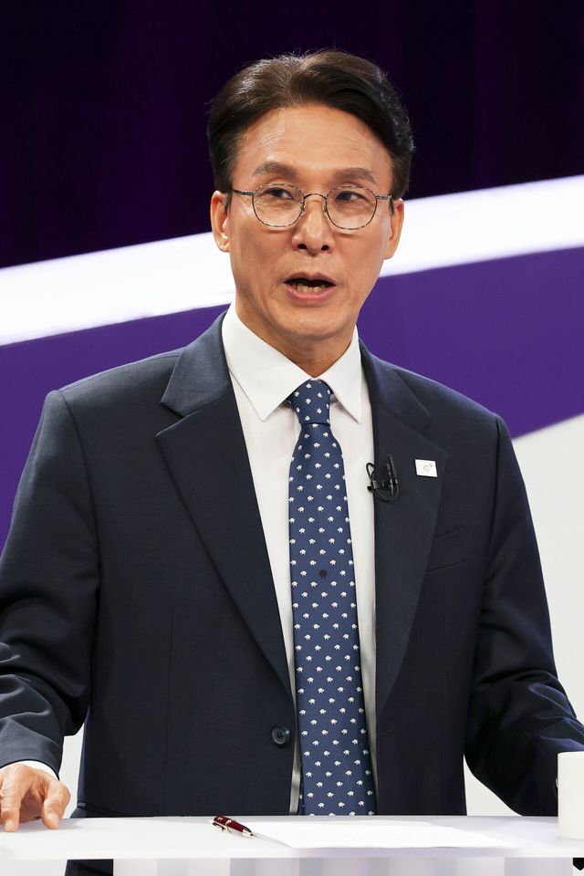 김민석 더불어민주당 당대표 후보가 29일 서울 마포구 MBC에서 열린 당대표 후보자 방송토론회에서 발언하고 있다. [사진제공=뉴시스]