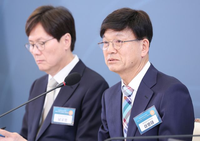 이병태 규제합리화위원회 부위원장이 지난 4월 15일 청와대에서 열린 규제합리화위원회 제1차 전체회의에서 발언하고 있다. [사진제공=뉴시스]&nbsp;<br>