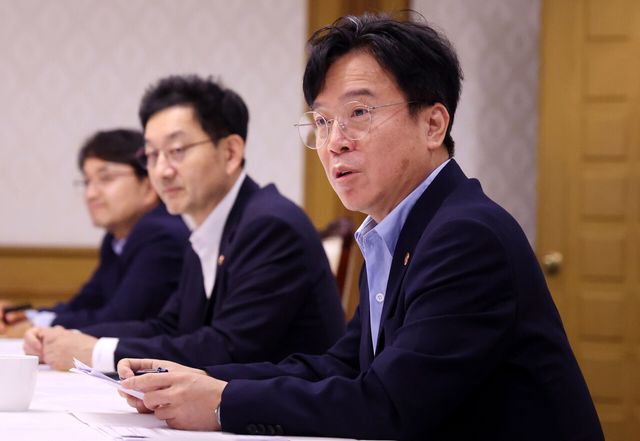 고용노동부 김영훈 장관. 기사 내용과 직접 관계 없는 자료 사진. [사진제공=뉴시스]