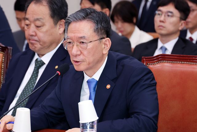 &nbsp;정성호 법무부 장관이 지난 8일 여의도 국회에서 열린 법제사법위원회 전체회의에서 발언하고 있다.[사진제공=뉴시스]<br>