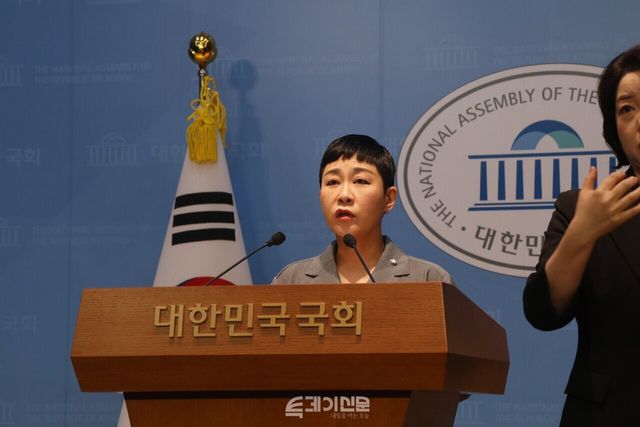10일 오전 국회 기자회견장에서 김재원 조국혁신당 의원이&nbsp;