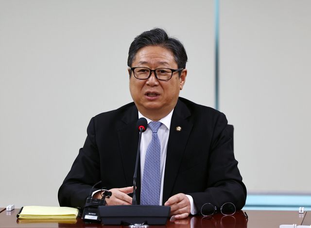 황희 더불어민주당 의원. [사진제공=뉴시스]<br>