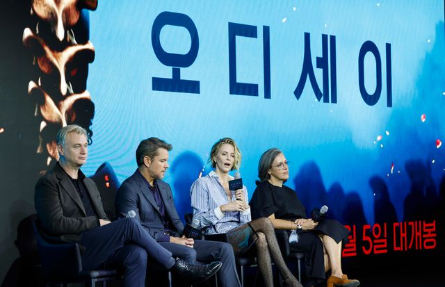 배우 샤를리즈 테론(왼쪽 세번째)이 지난 3일 오전 서울 종로구 포시즌스 호텔에서 열린 영화 '오디세이' 내한 기자간담회에서 취재진의 질문에 답하고 있다. [사진 제공=뉴시스]<br>