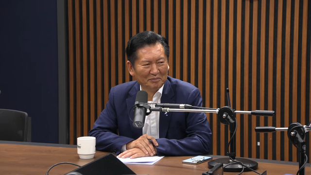 정청래 더불어민주당 당권 후보가 5일 아침 김어준의 뉴스공장에서 인터뷰를 하고 있다. [사진=김어준의 뉴스공장 캡처]